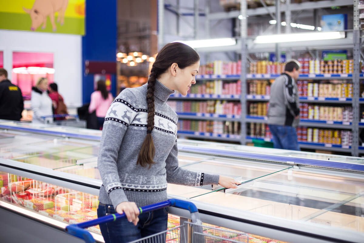 girl makes a purchase at the grocery hypermarket