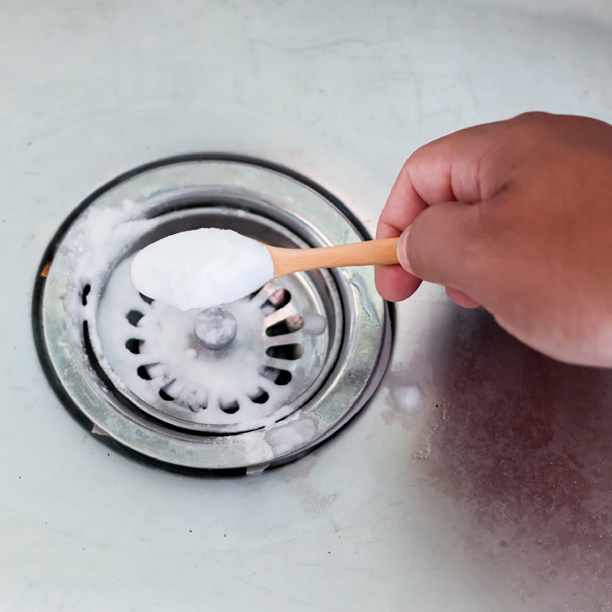 Baking soda on Washbasin; Shutterstock ID 1109941169; Job (TFH, TOH, RD, BNB, CWM, CM): TOH