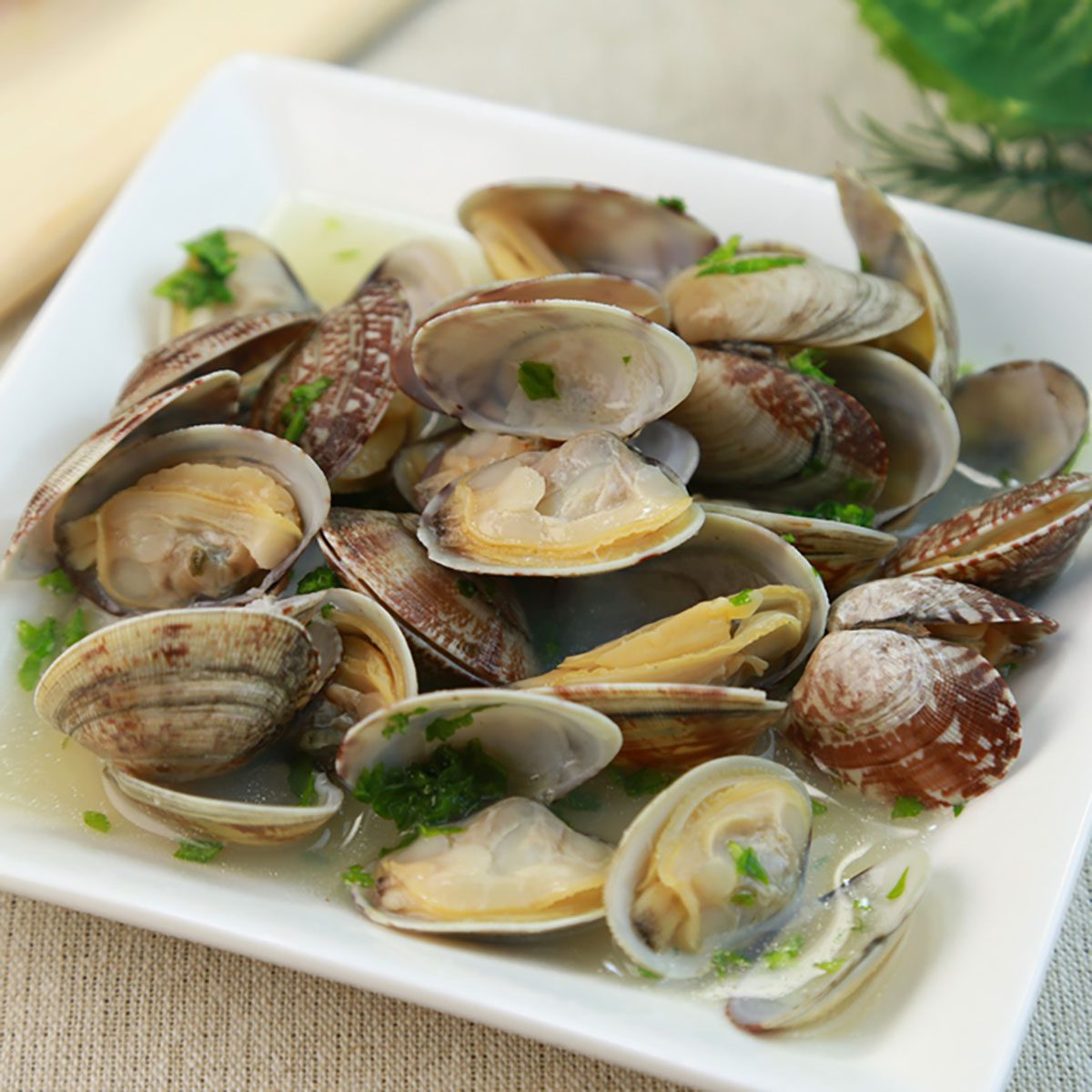 Butter steaming of a short-necked clam