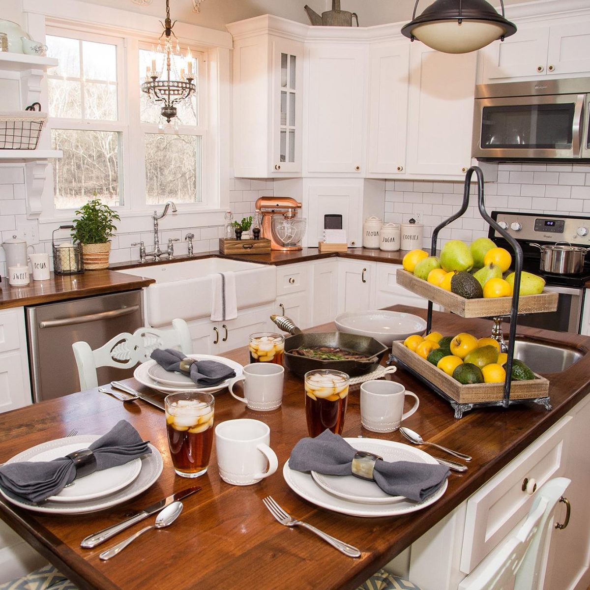 Everything Kitchens farmhouse style decor