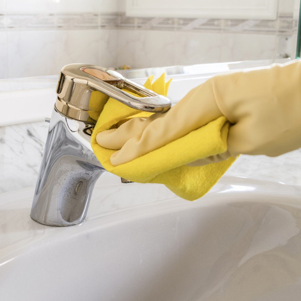 Cleaning faucet with microfiber cloth