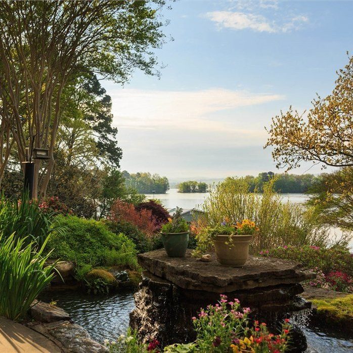 Lookout Point Lakeside Inn