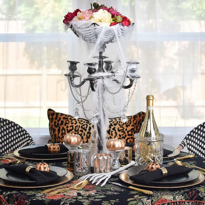 Spooky Floral Halloween Centerpiece Idea