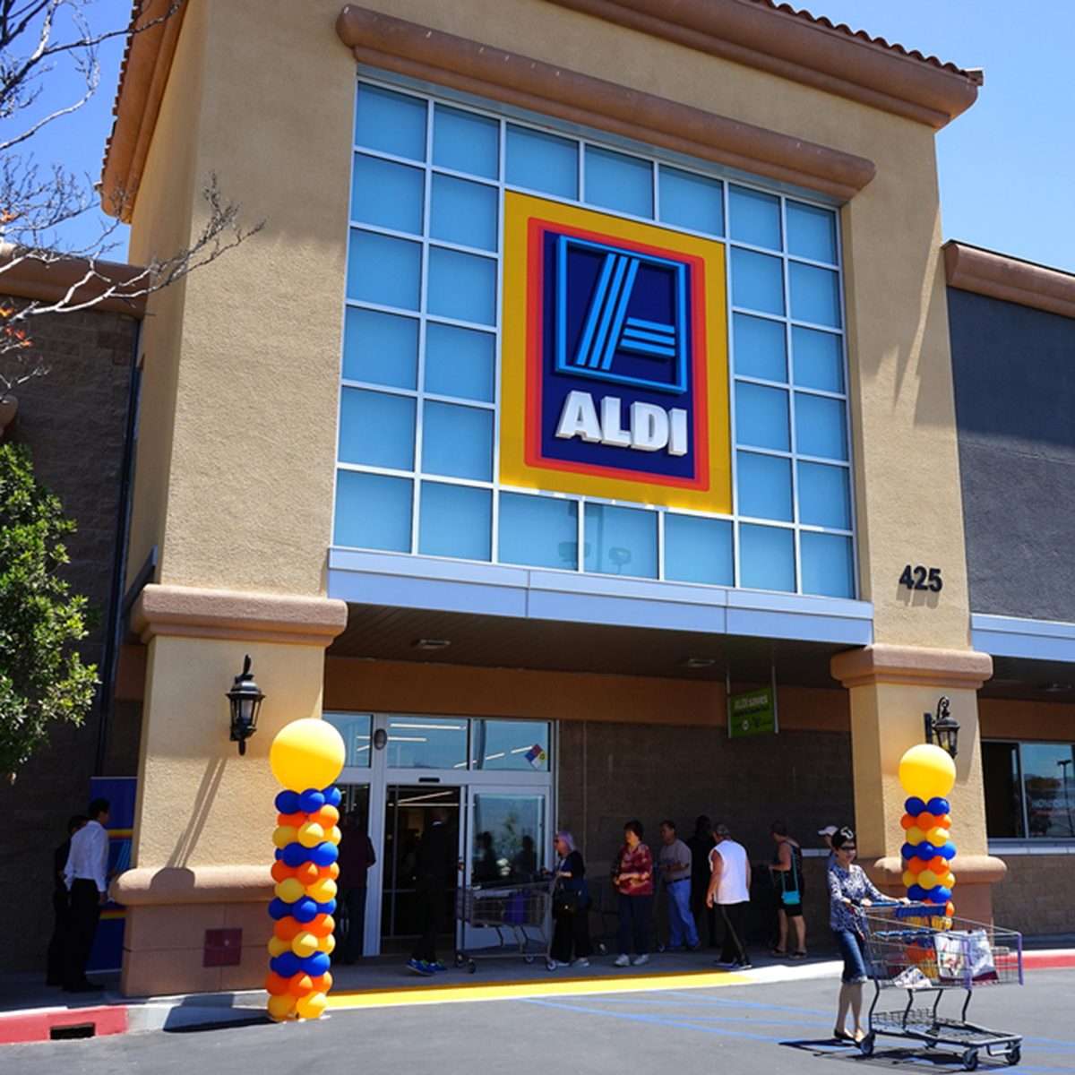 ldi is a low price grocery outlet that is rapidly expanding in the USA.