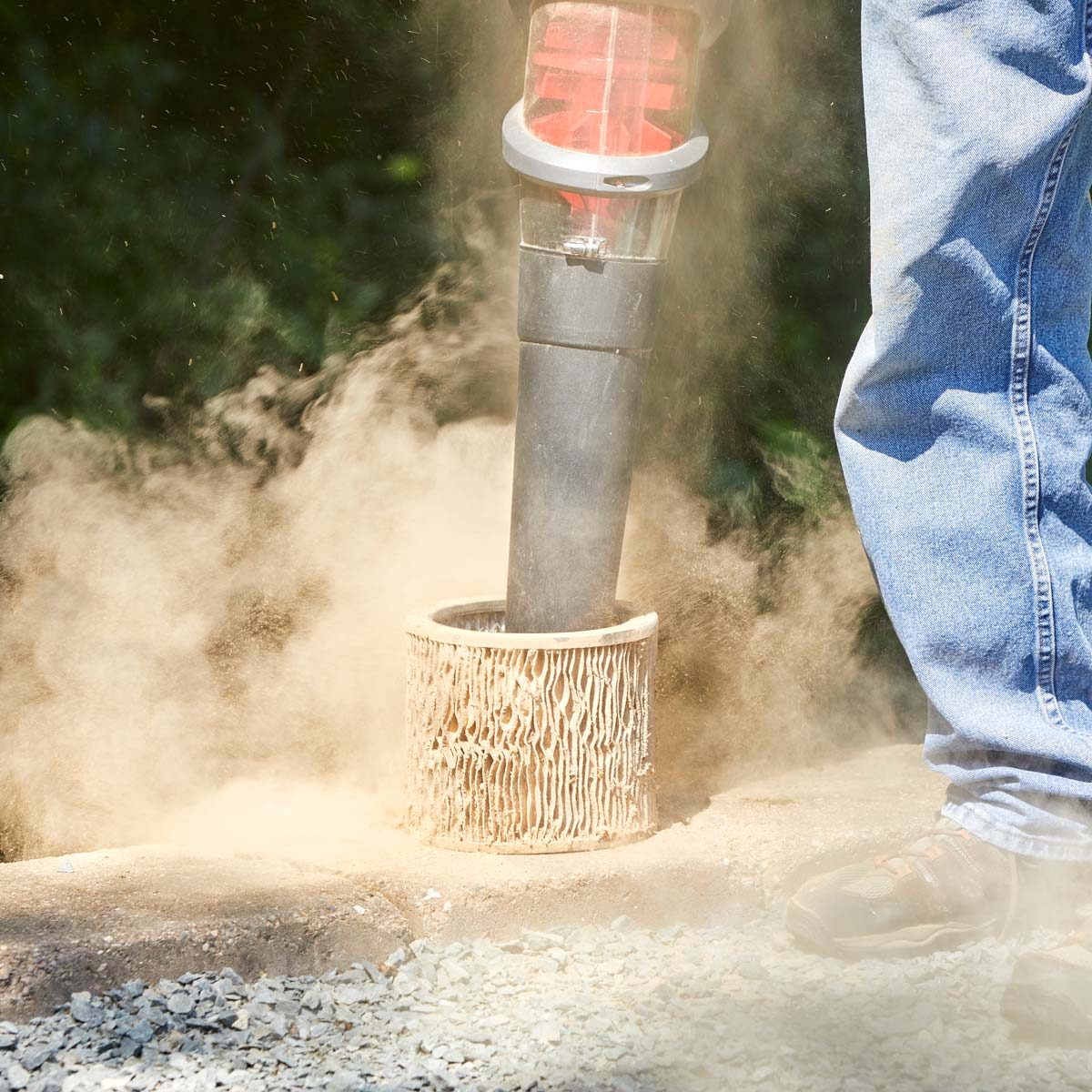 Cleaning a vacuum filter