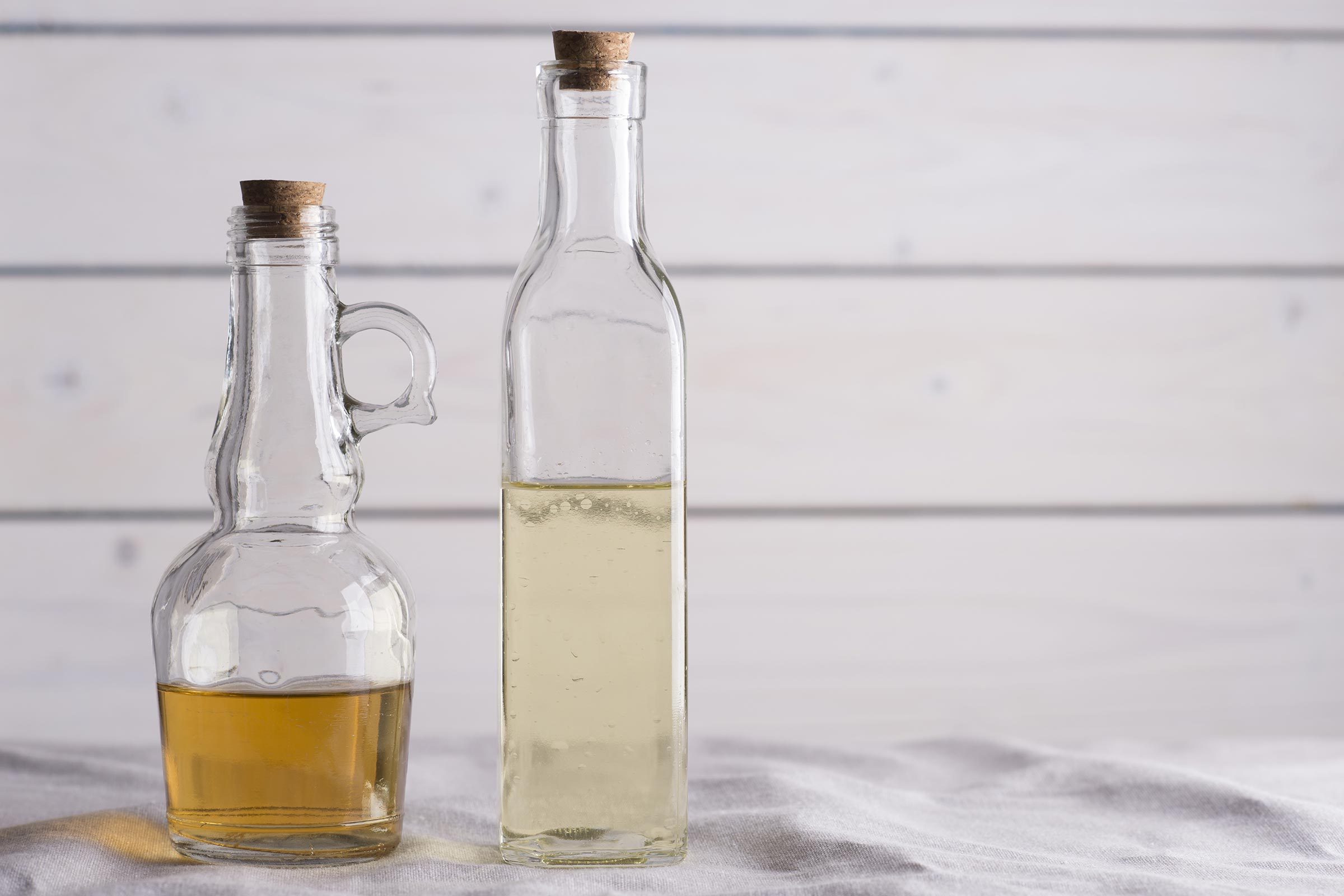 The Real Difference Between Apple Cider Vinegar and White Vinegar