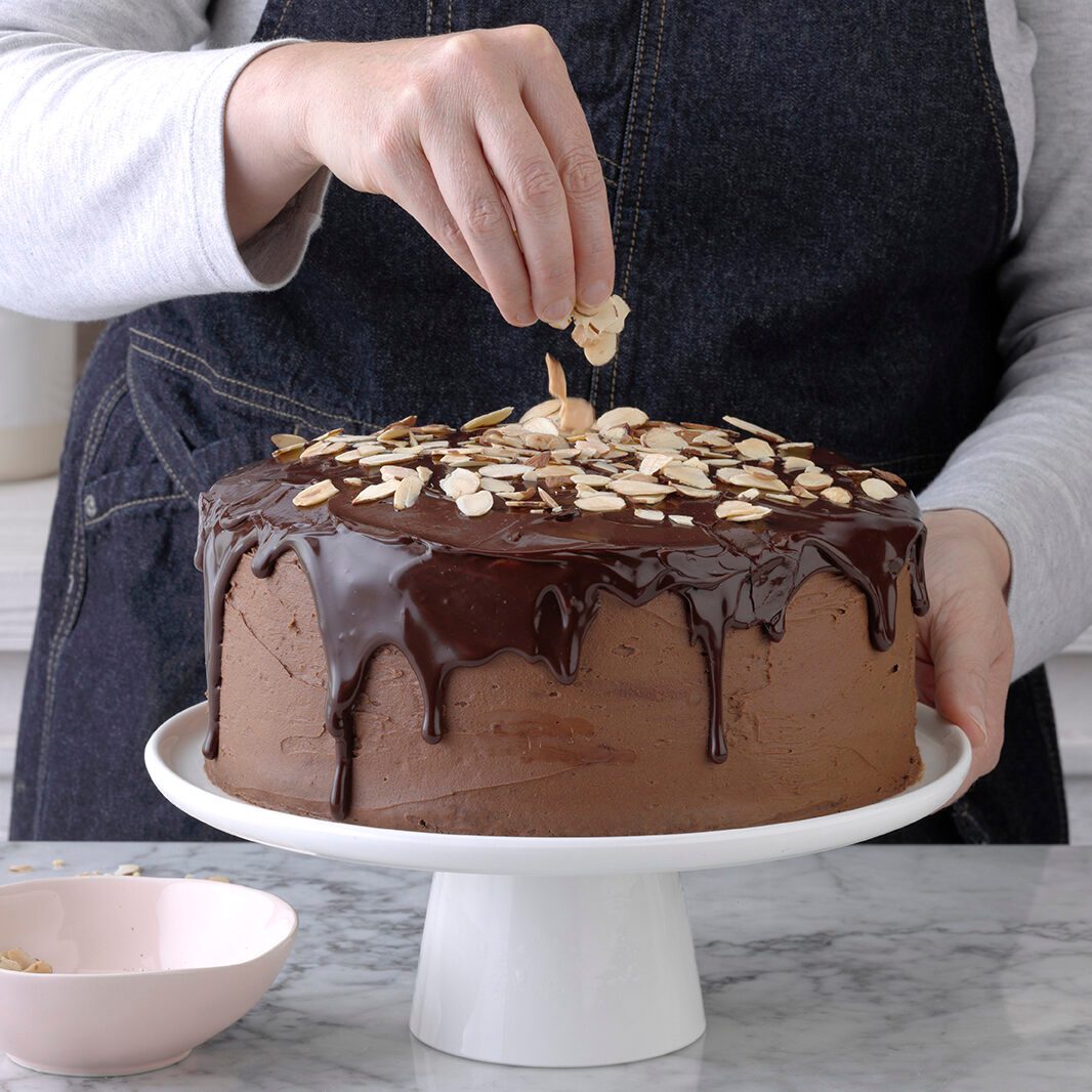 How to Decorate a Cake