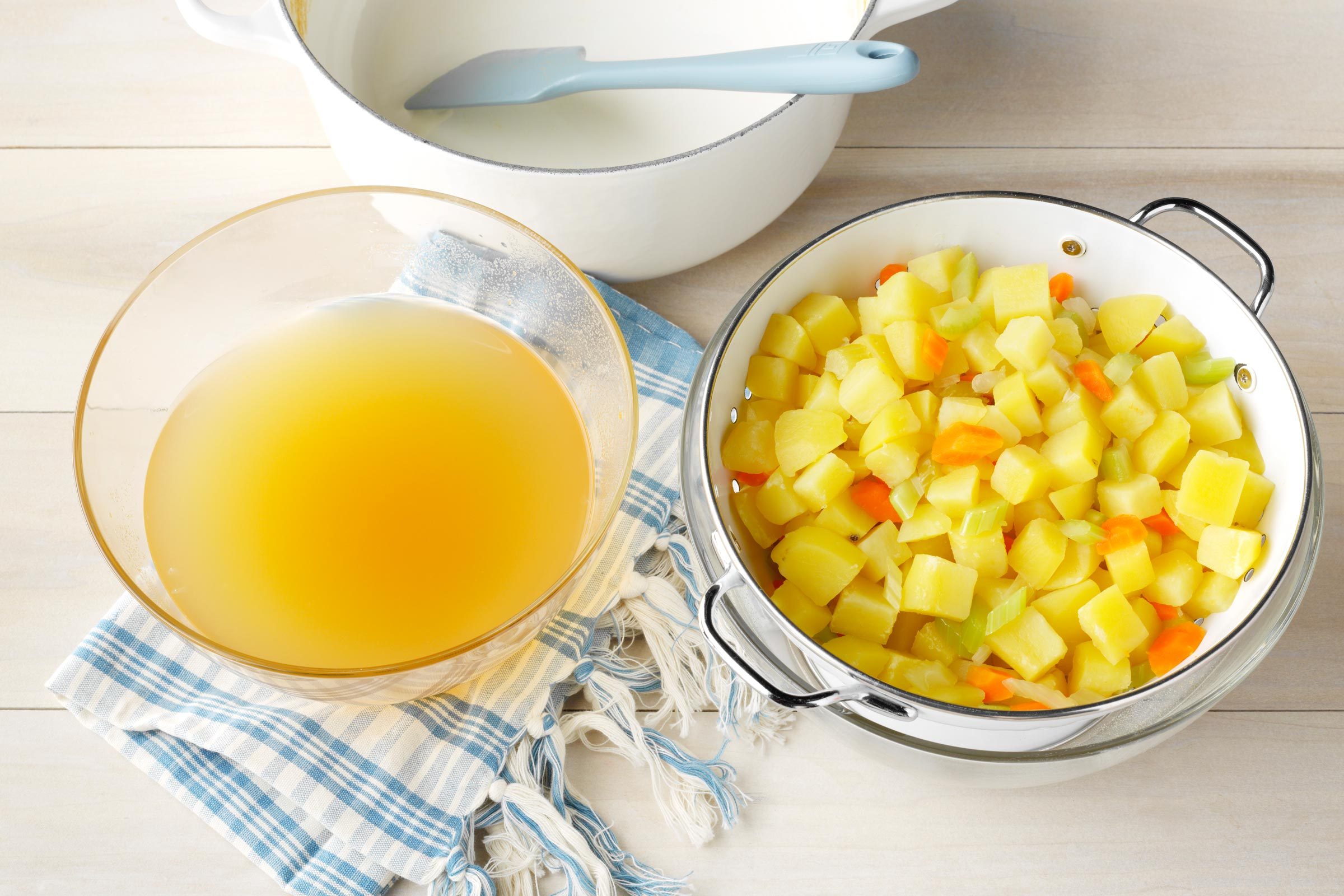 Tohcom23 271857 Dr 02 03 3b Vegan Potato Soup Tmb Studio