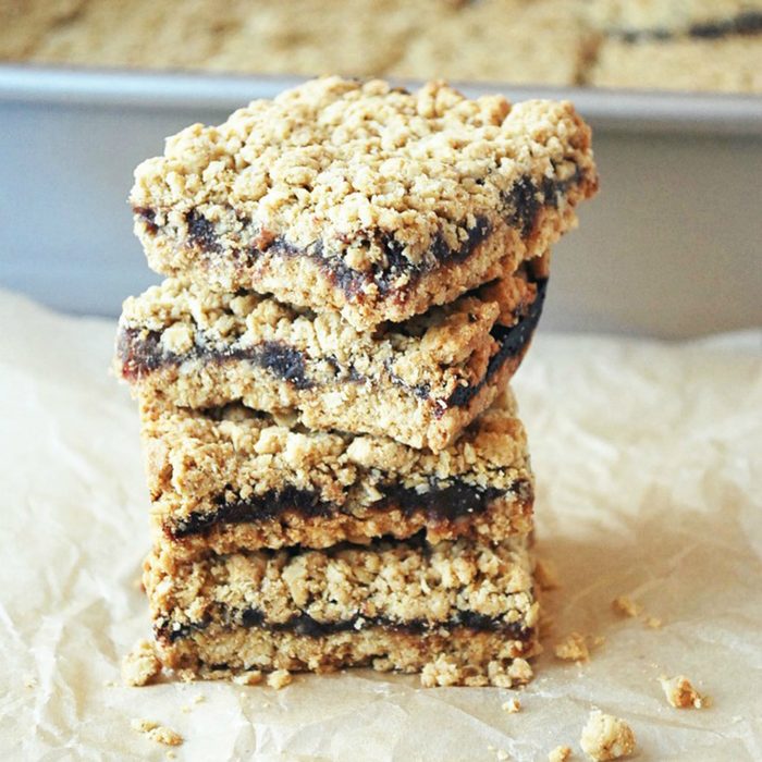 Classic Oatmeal Date Bars