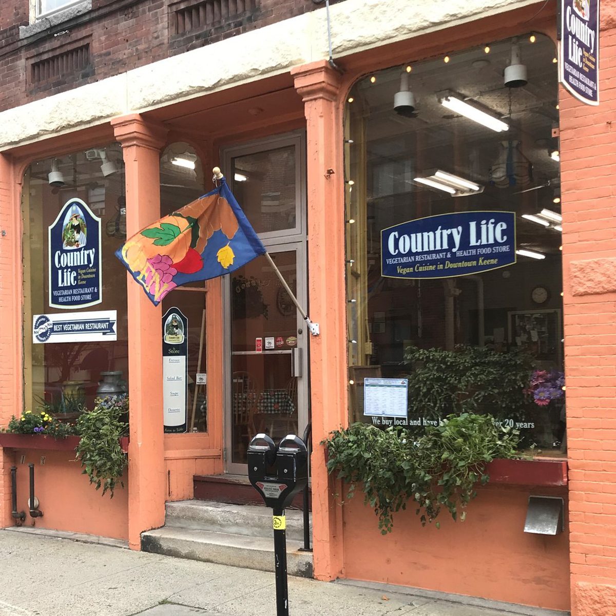 New Hampshire: Country Life Restaurant, Keene