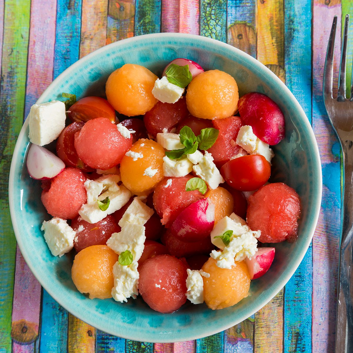 Melonensalat mit Fetakäse, Tomaten, Radieschen, Minze, Studio