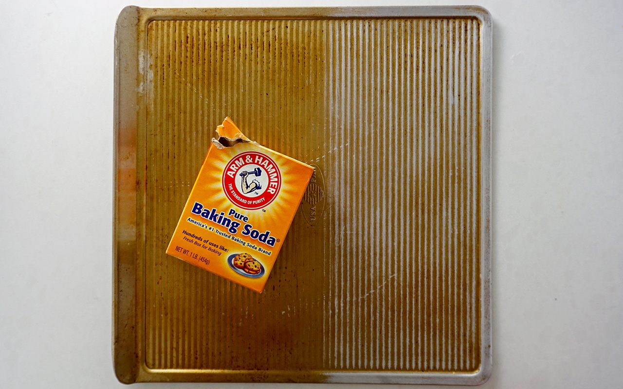 cleaning baking sheets with baking soda