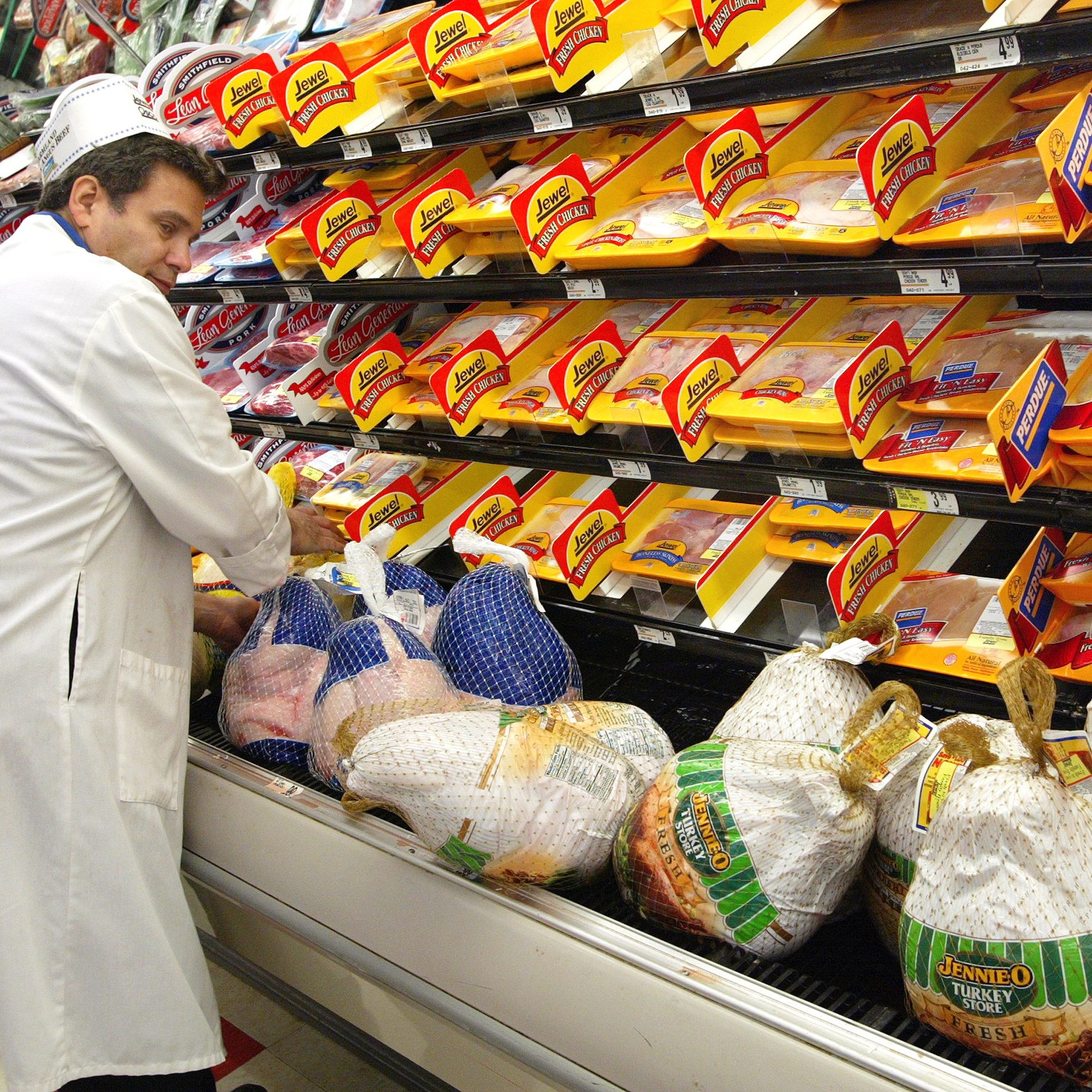 DES PLAINES, IL - NOVEMBER 26: Meat wrapper Rick Shapiro restocks and arranges turkeys November 26, 2002 at a Jewel-Osco food store in Des Plaines, Illinois. With Thanksgiving just two days away, supermarket shoppers are busy with their last-minute needs. (Photo by Tim Boyle/Getty Images)
