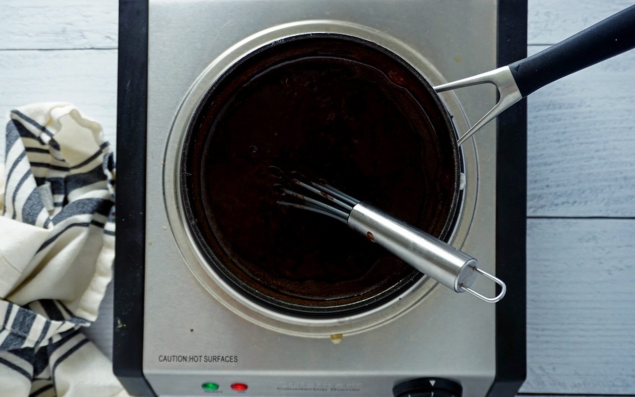 making fudge icing for smith island cake