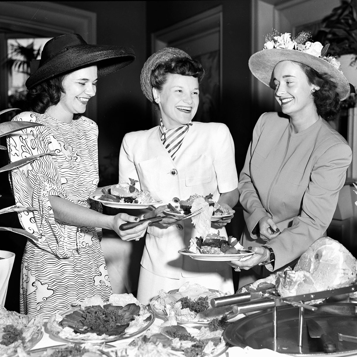 Society women enjoy a luncheon in Calfornia