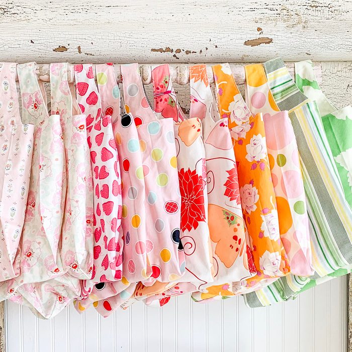 Hand made reusable grocery bag sewn with quilting fabric a fast easy project uses for reusable bags