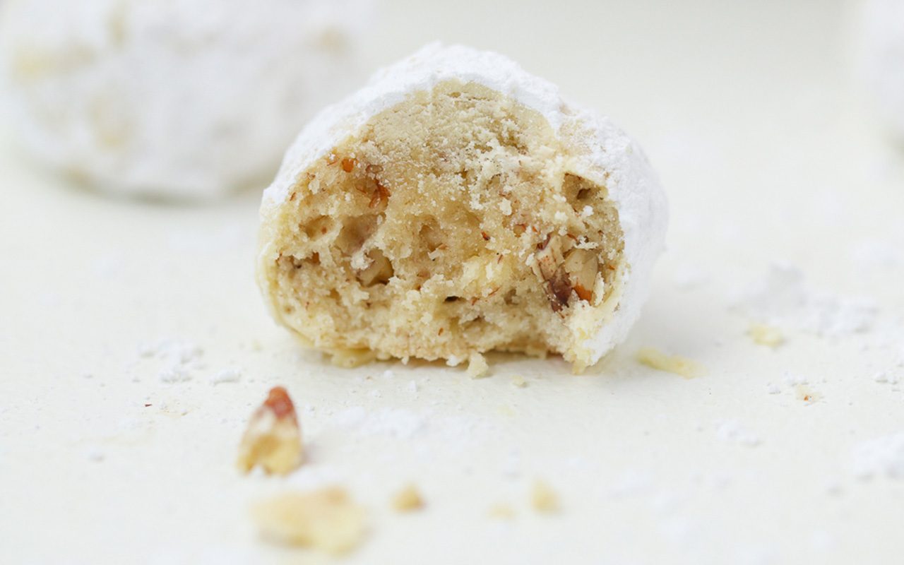 Snowball Cookie Closeup - how to make snowball cookies from scratch