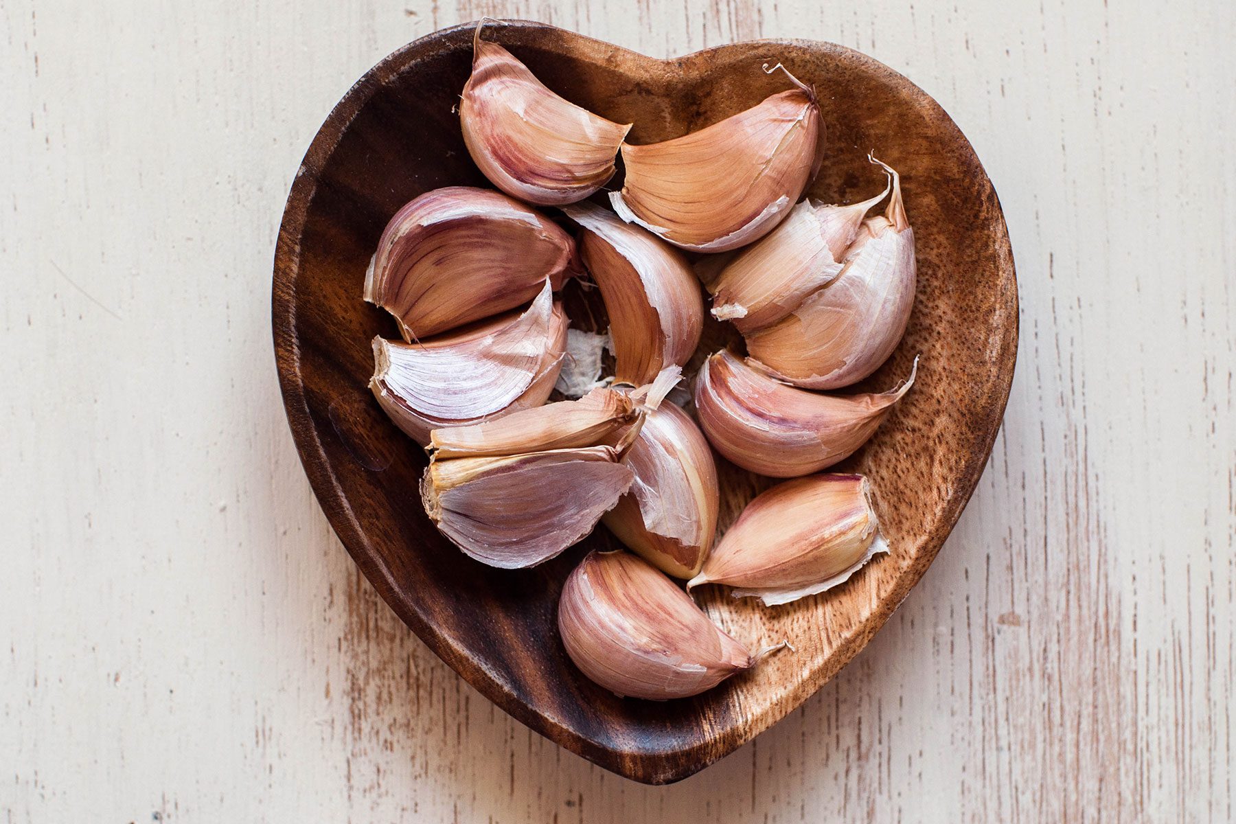 Cloves of garlic in a bowl