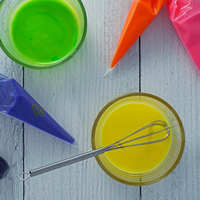 Prepare the icing how to make a cookie bouquet