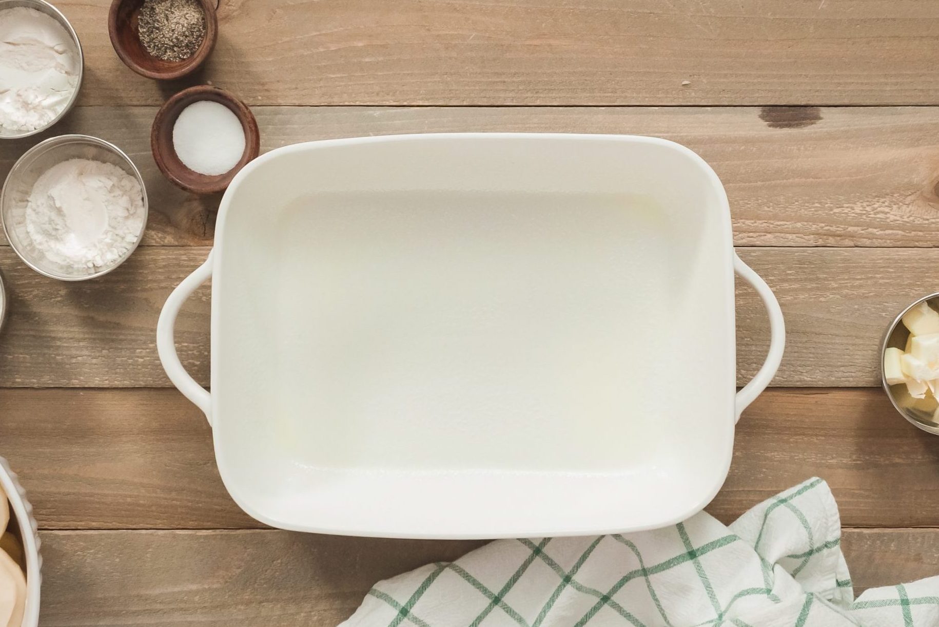 This Is the Difference Between a Baking Dish and Baking Pan