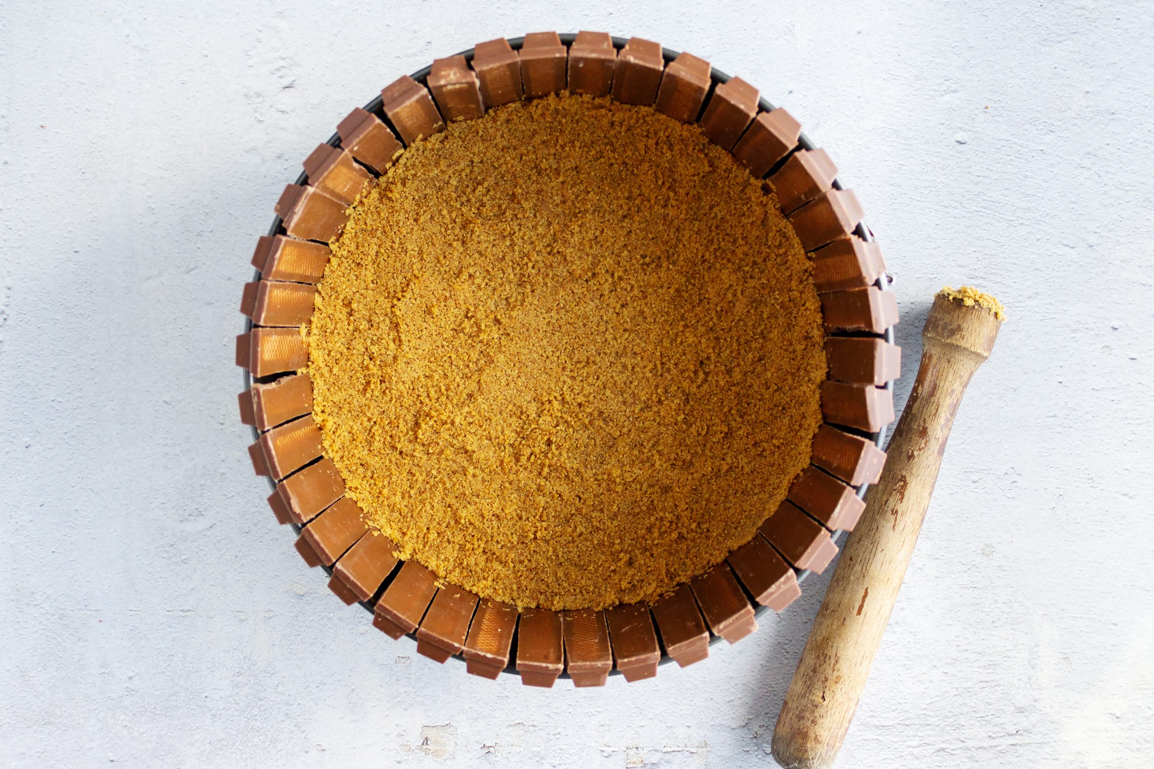 Kit kat Cheesecake graham cracker base