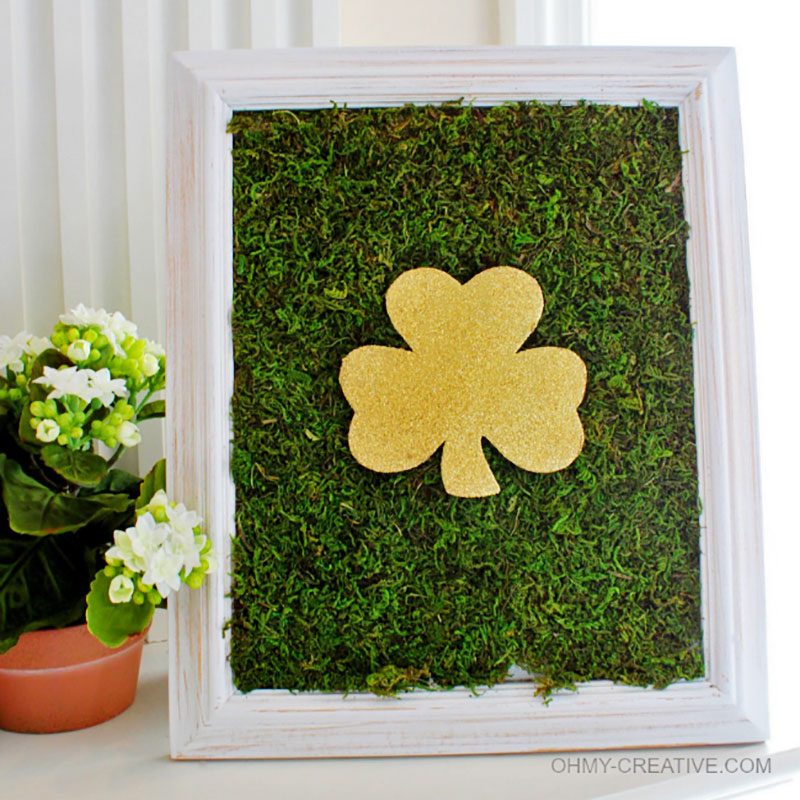 Glitter Shamrock Moss Art White.