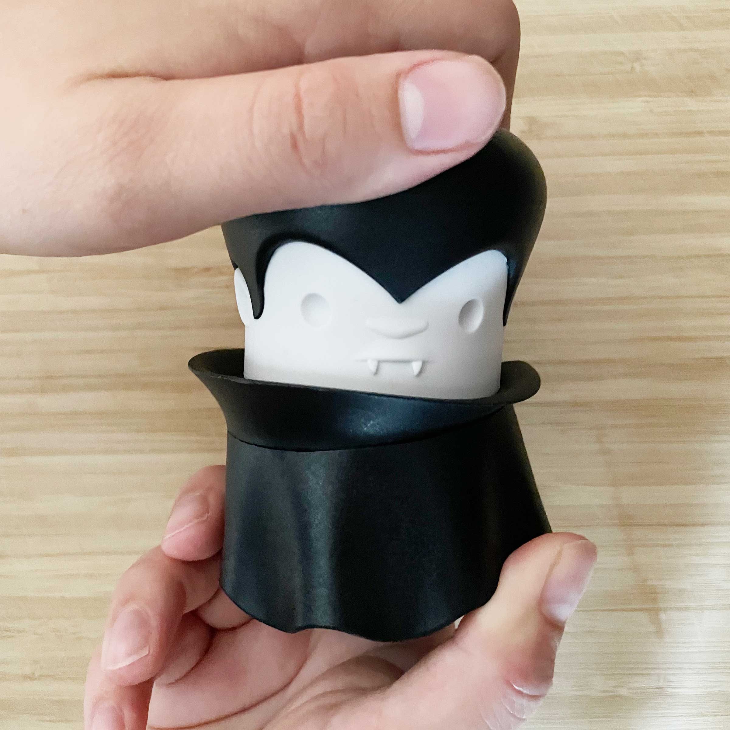 Gracula Garlic Crusher