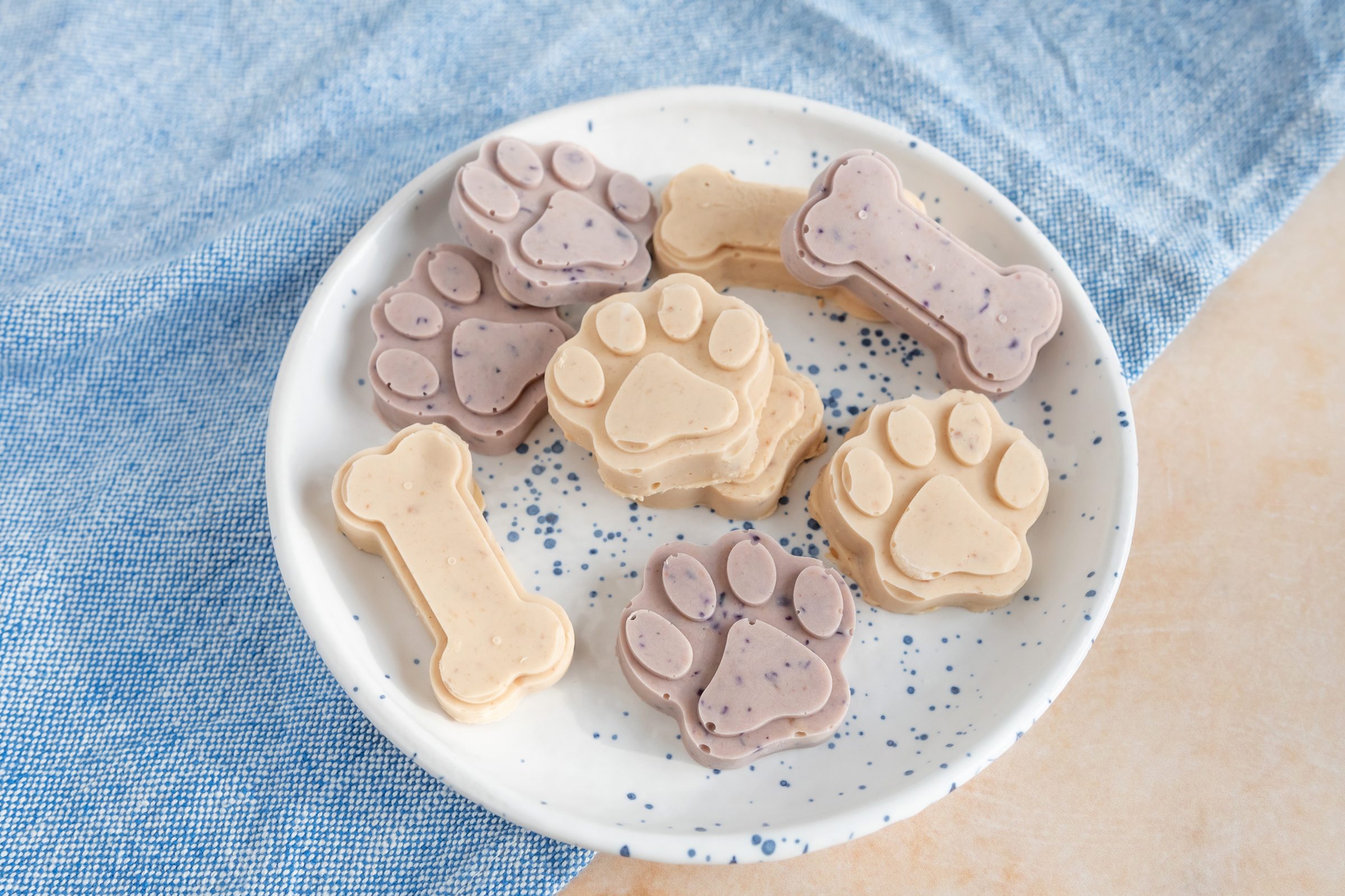 How to Make DIY Frozen Dog Treats with Peanut Butter