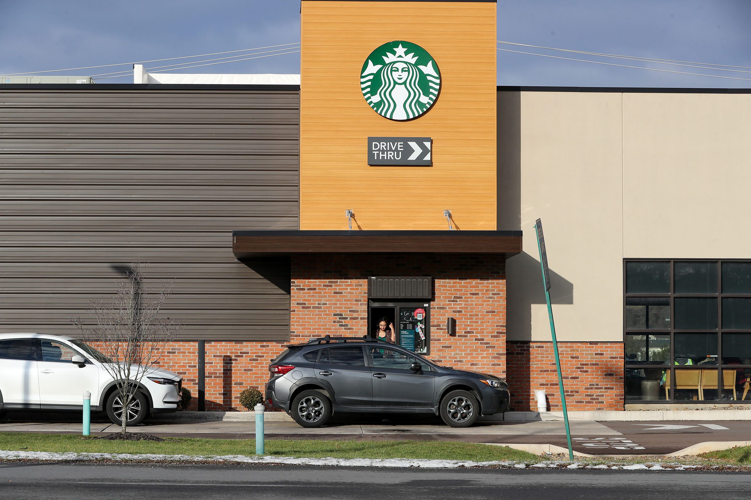 Why Starbucks Employees Hate Pay It Forward Lines