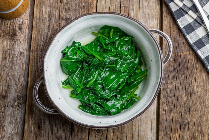 Garnish steamed spinach