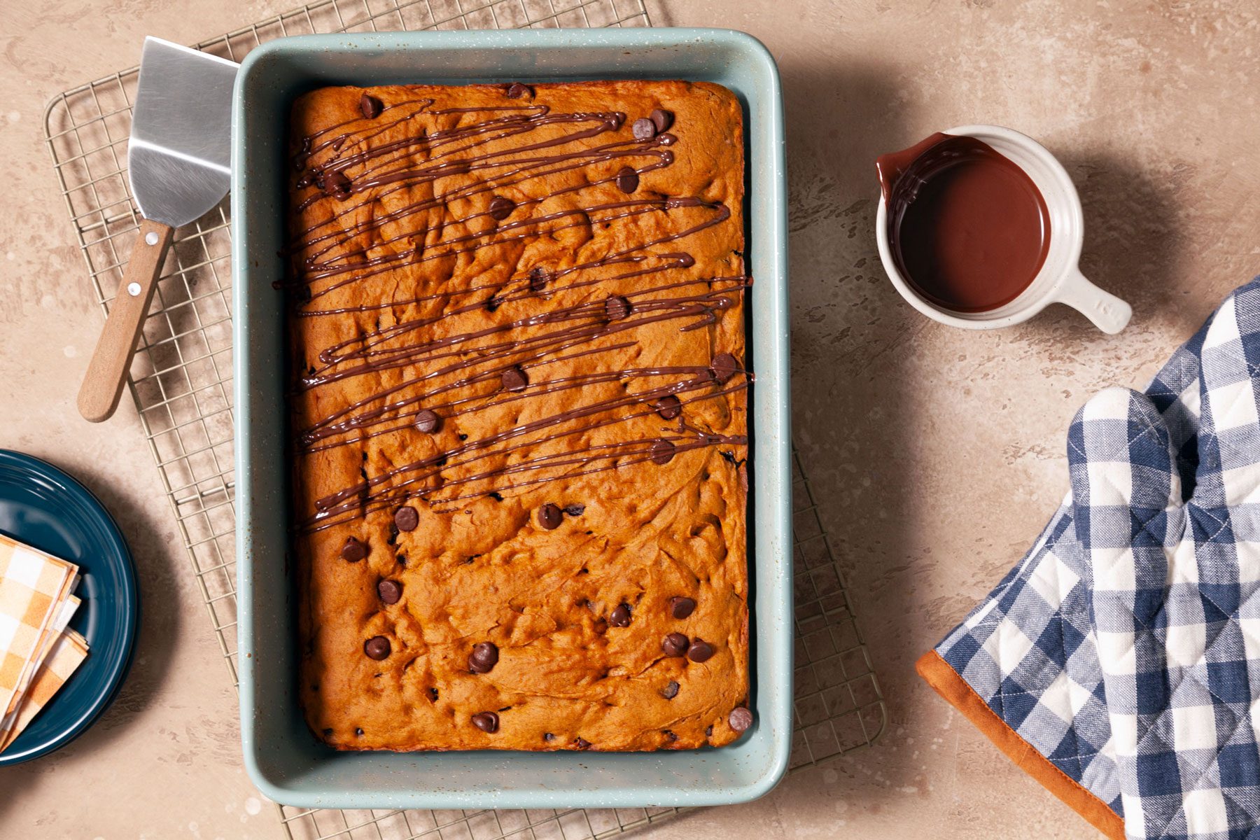 Ft23 161506 Ec 0906 5 Easy Chocolate Chip Pumpkin Bars Tmb