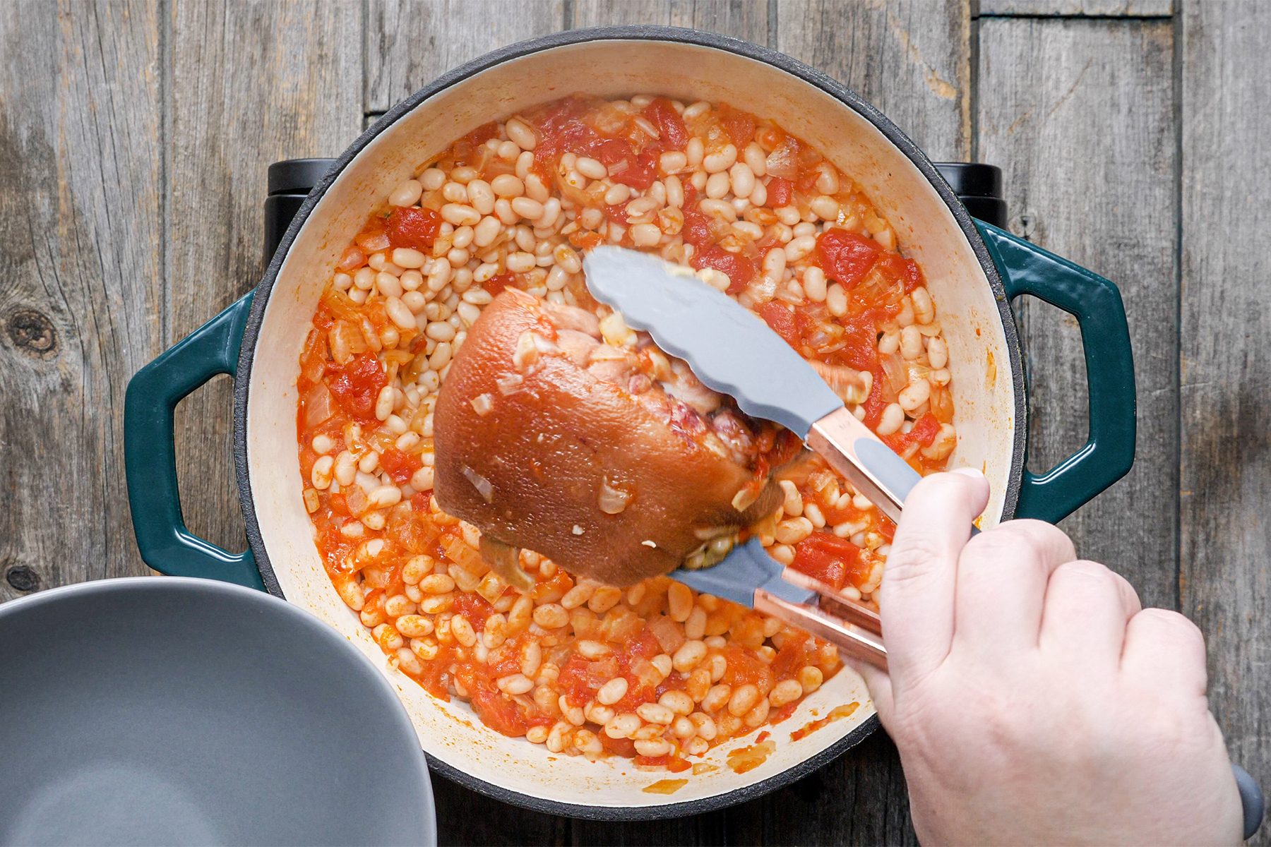 Hearty Navy Bean Soup Tohvs24 4293 Df 01 22 Navybeansoup 2