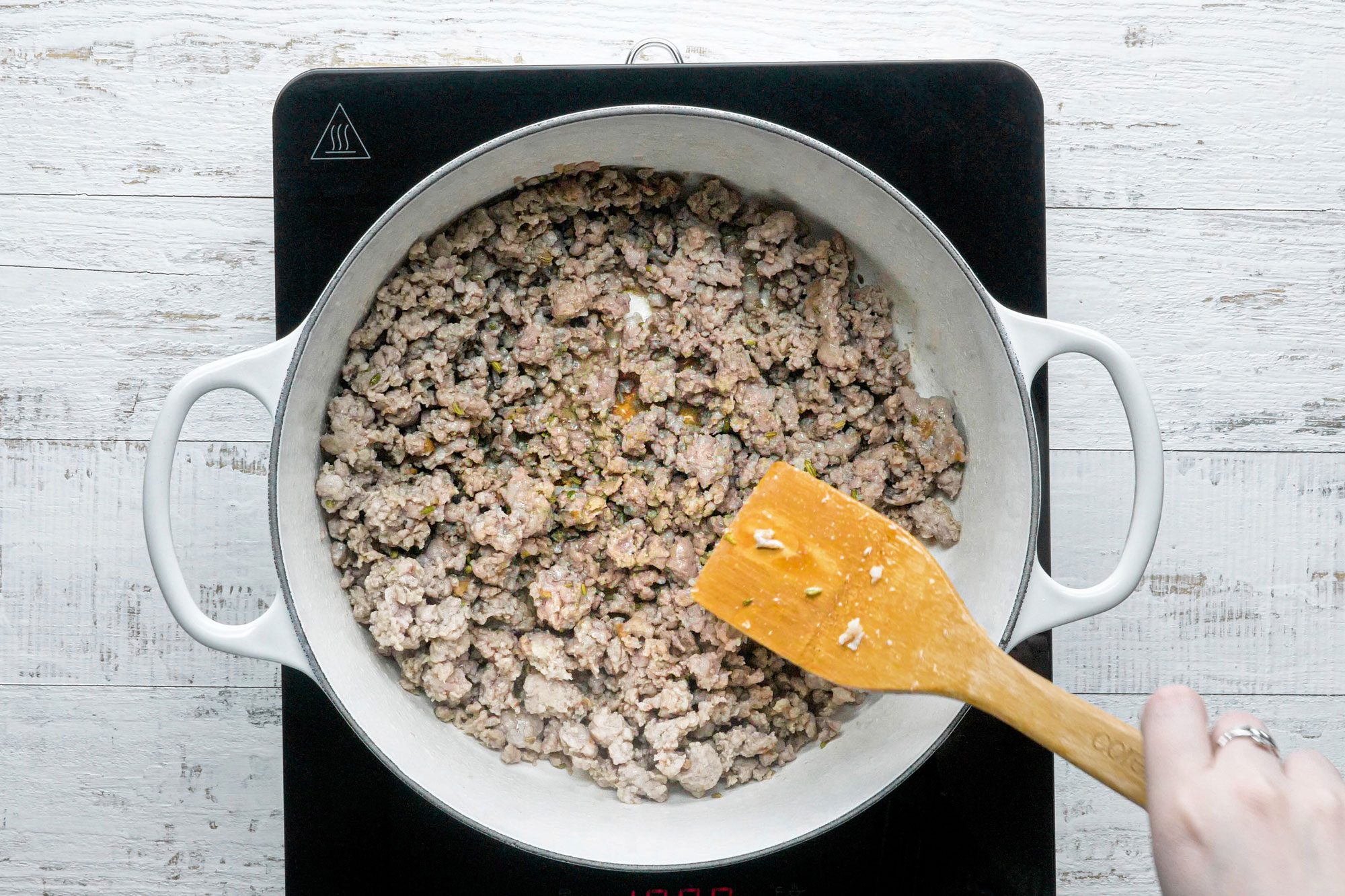 In a large bowl, stir together the egg, ricotta cheese and mozzarella cheese