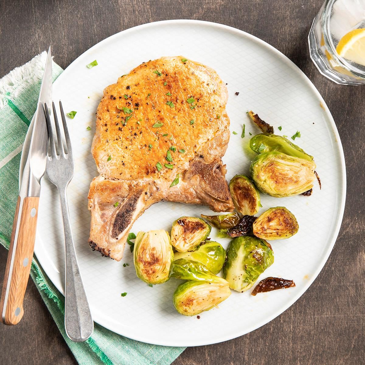 Oven Baked Bone In Pork Chops Exps Ft23 273766 St 5 08 1