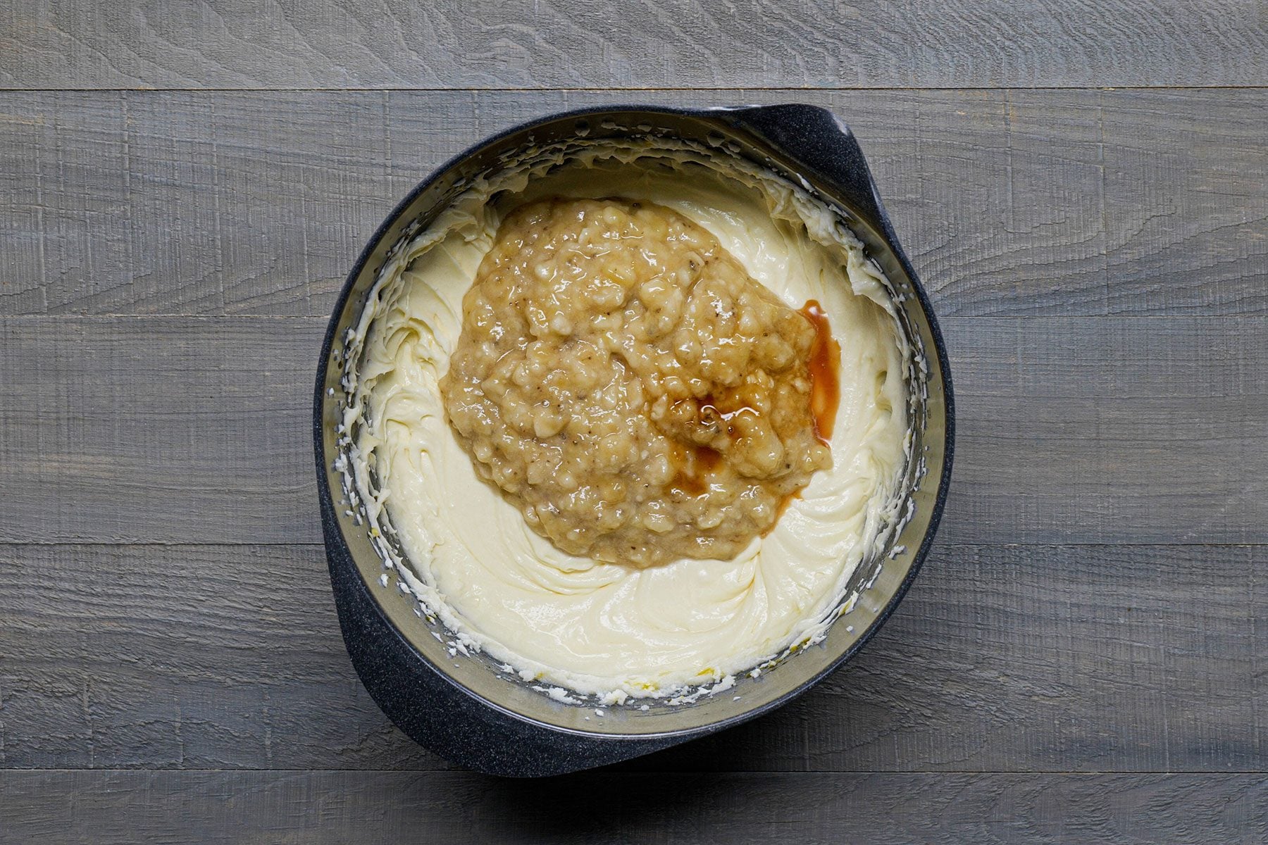 Adding Bananas and vanilla syrup in mixture 