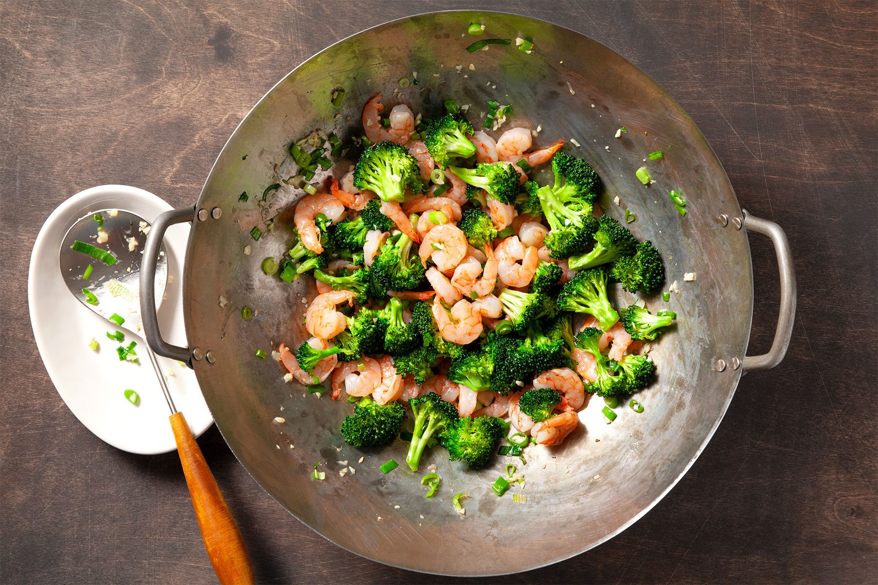 Shrimp added in the wok with broccoli