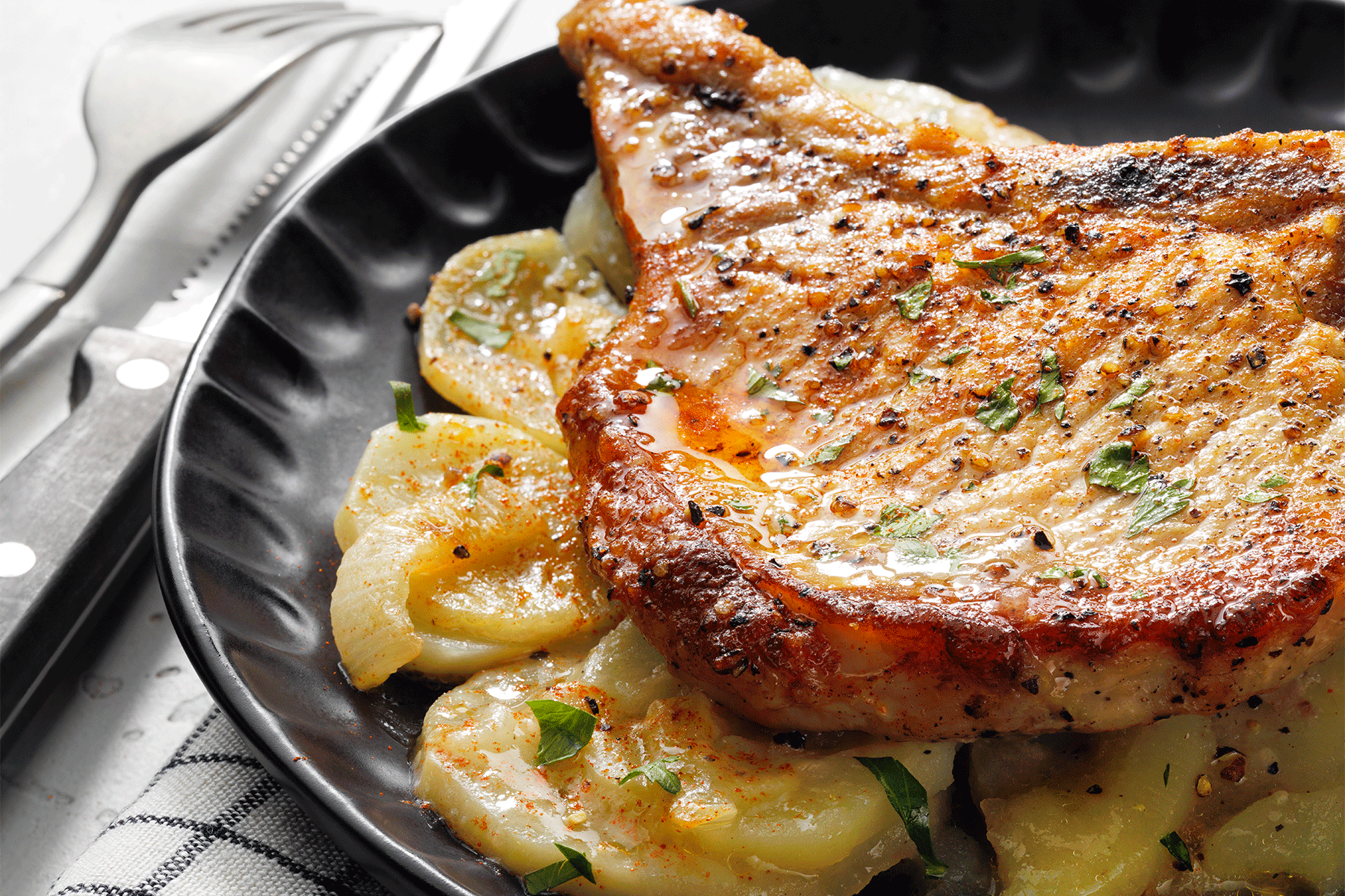 Pork Chops With Scalloped Potatoes Tohcom24 1152 P2 Md 05 14 3b