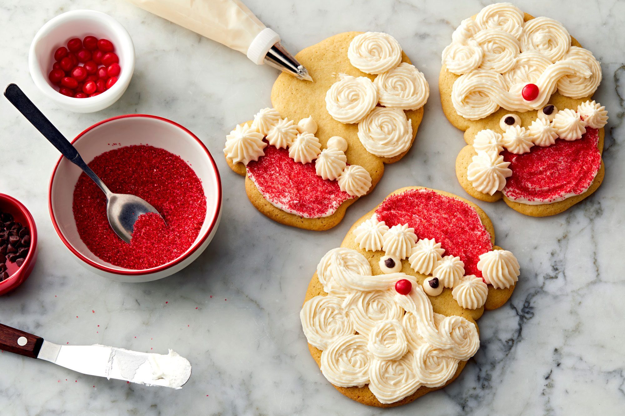 Pipe onto cookies and decorate as desired.