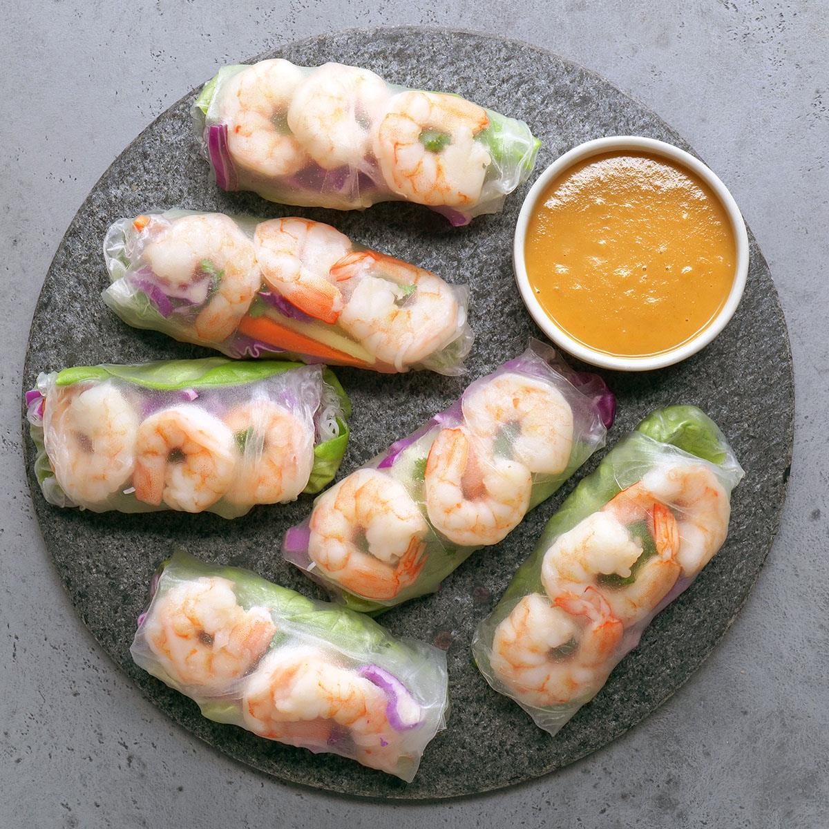 Shrimp Spring Rolls With Peanut Sauce Exps Tohvp24 276711 Mf 06 12 1