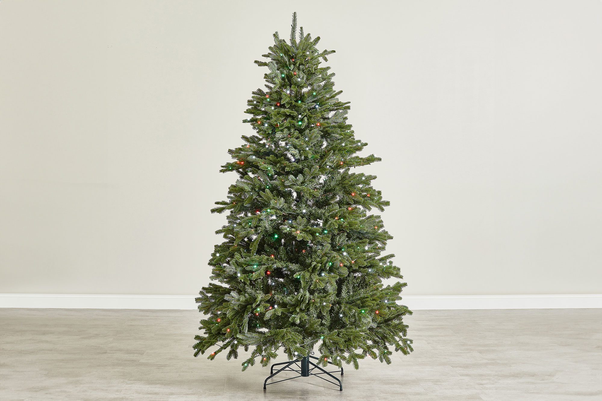 We Tried the Viral Twinkly Christmas Tree and “Smart” Is an Understatement