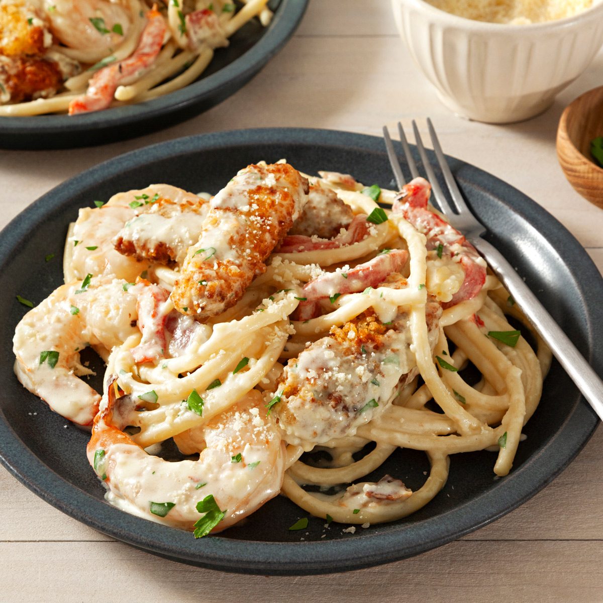 Copycat Olive Garden Chicken and Shrimp Carbonara