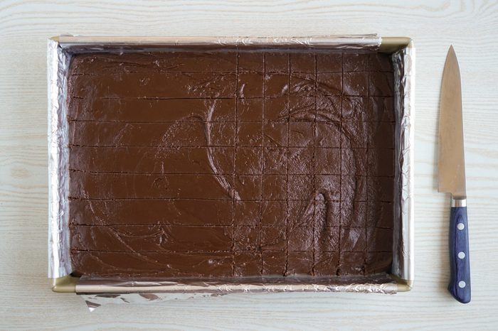 Cutting fudge into squares