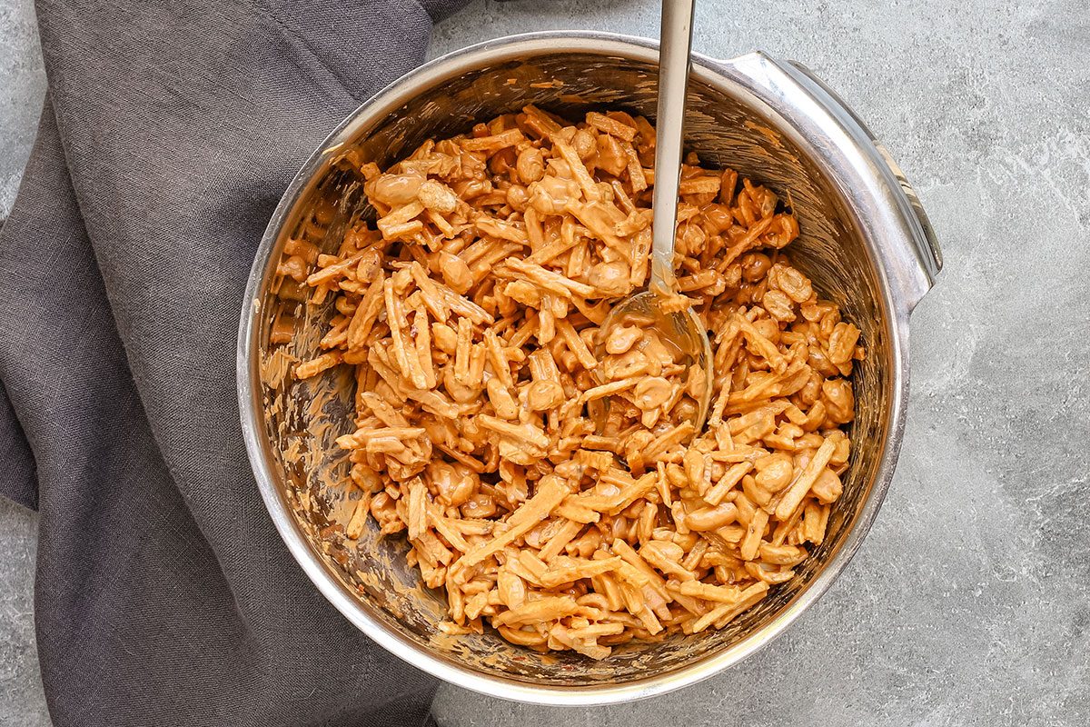 Tumbleweed dessert preparation with potato sticks.
