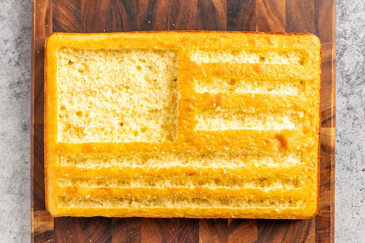 preparing the cake for decorations.