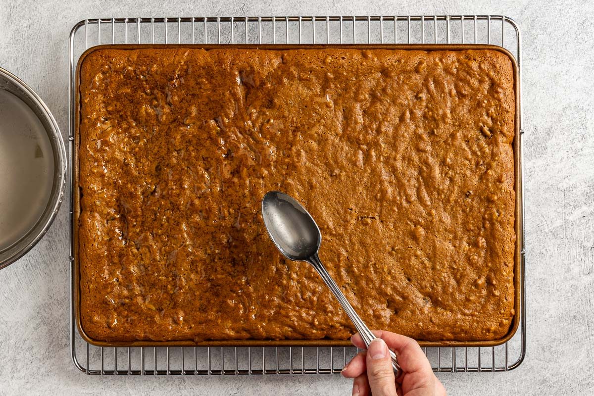 glaze over the baked lebkuchen.
