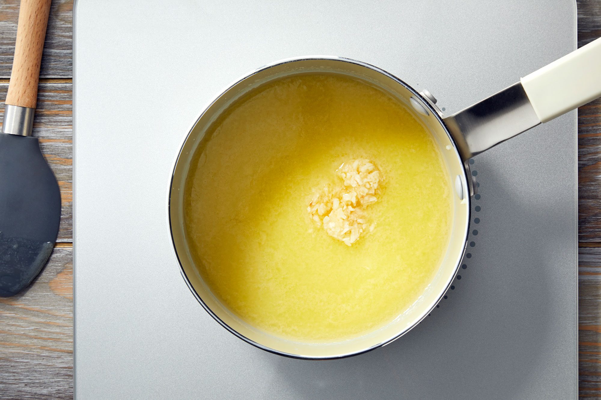 Place butter and garlic in a small saucepan; Cook over medium heat until garlic is browned