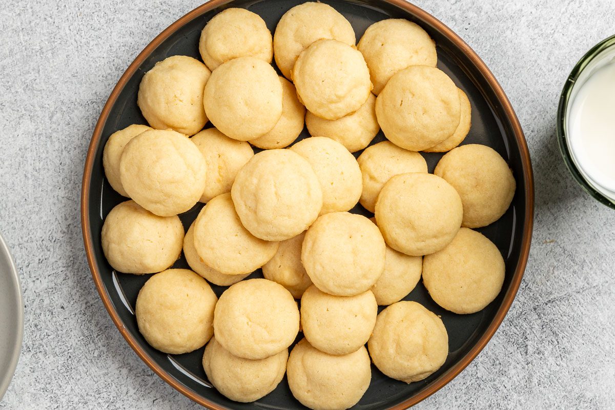 Meltaway Cookies on a plate