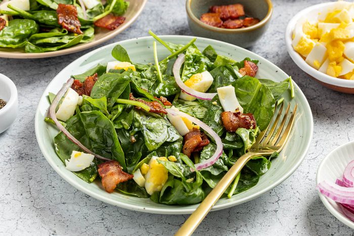 Spinach Salad With Warm Bacon Dressing Tohd24 127682 Kristinavanni 5