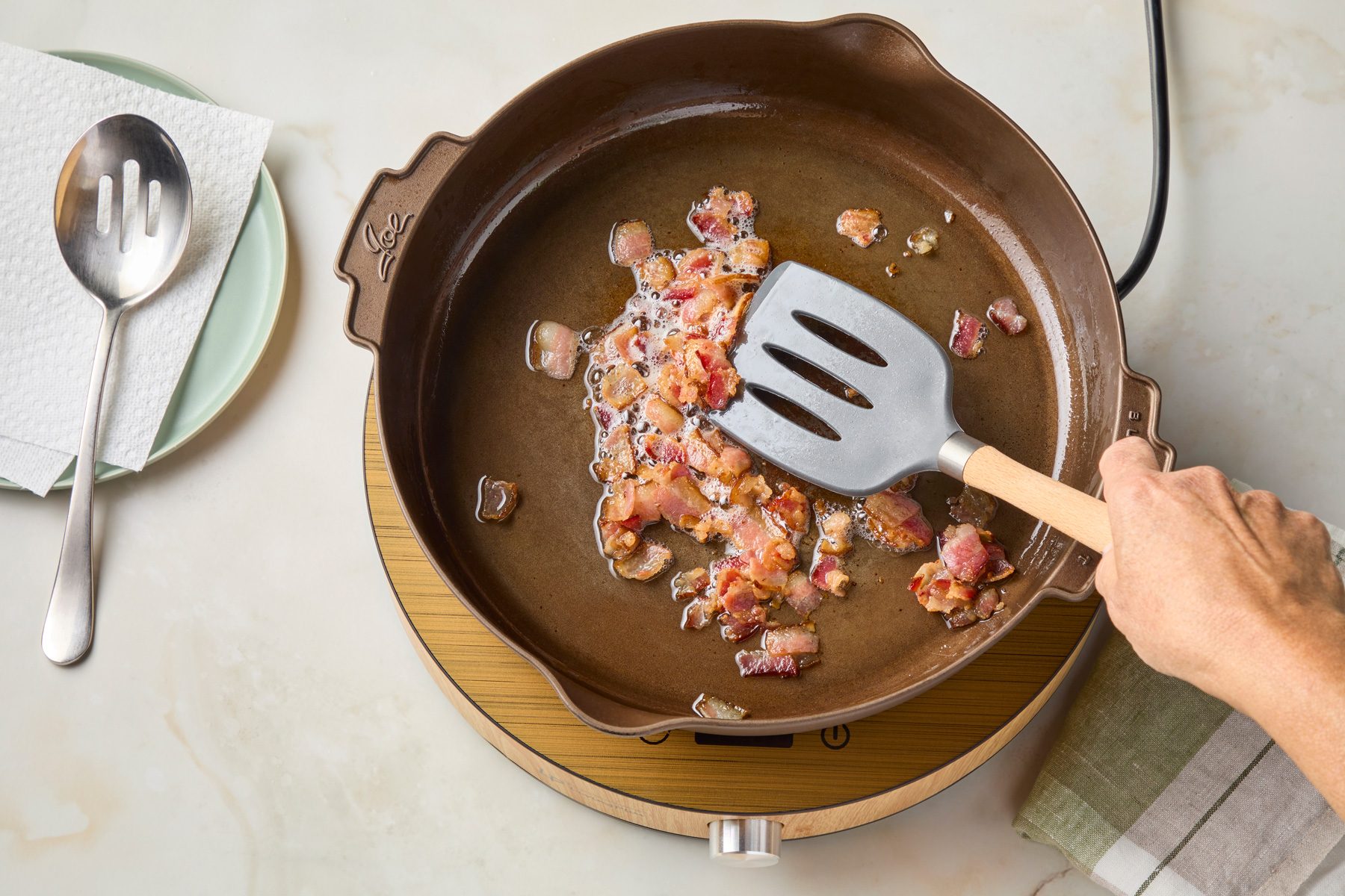 Heat large skillet over medium heat. Add bacon; cook until crisp