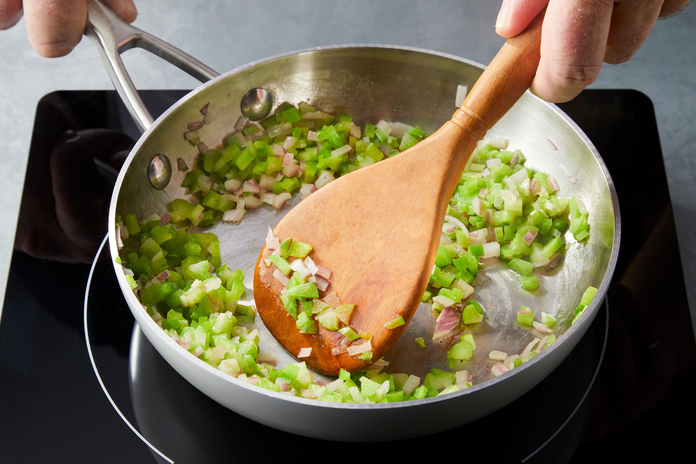 Cooking green pepper, onion and butter in a small skillet